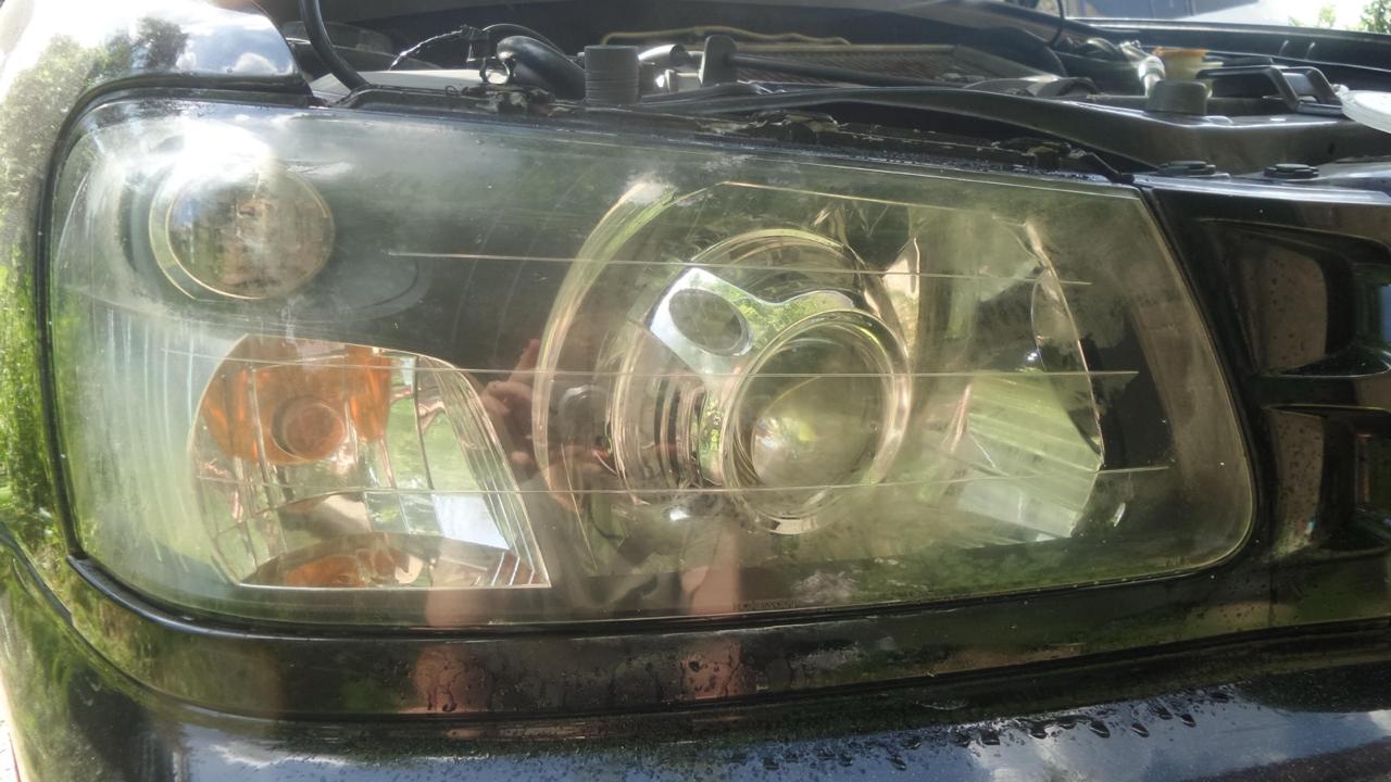 Помутневшая фара Subaru Forester до полировки