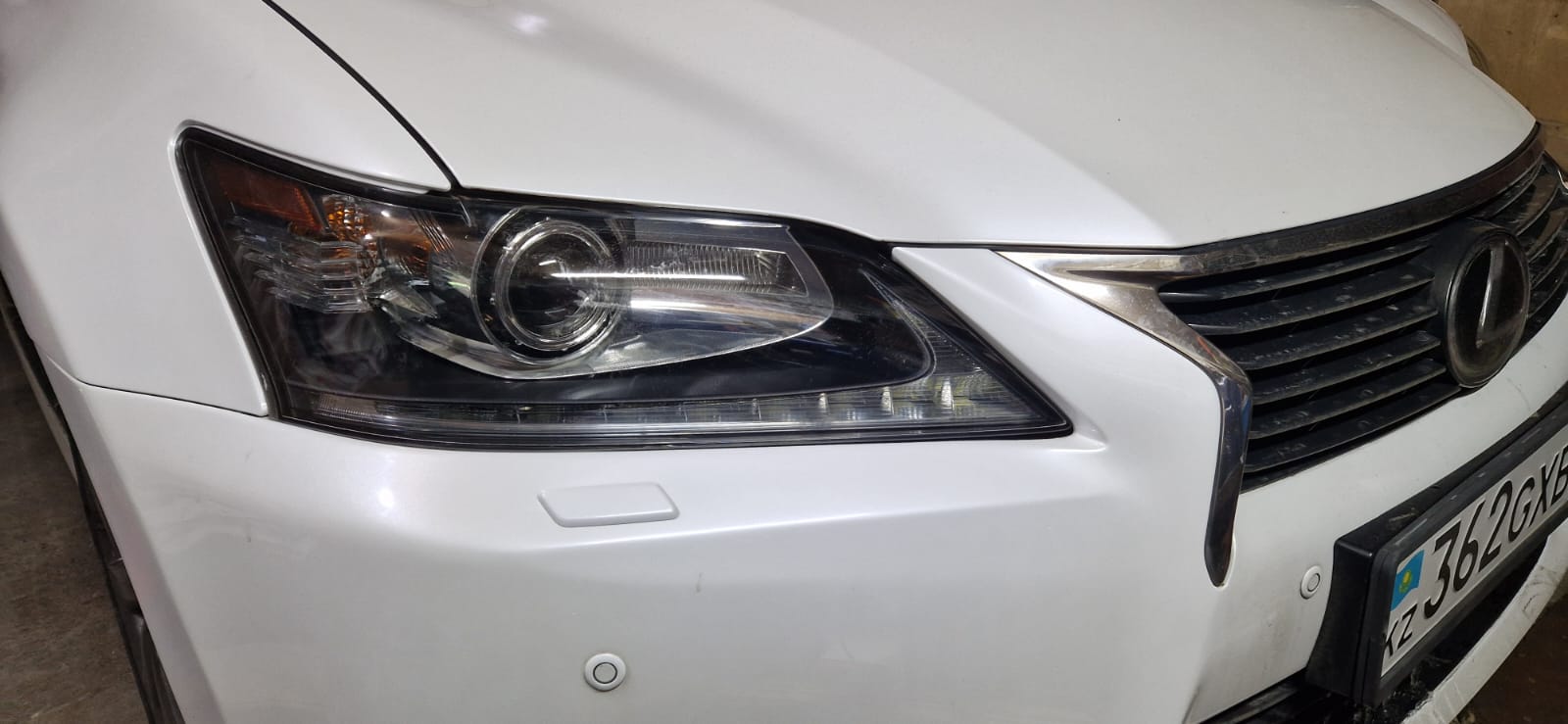 Lexus GS — фара после сборки
